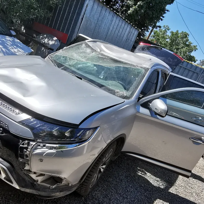 Mitsubishi Outlander после ДТП — до восстановления в KUZOVROBOT